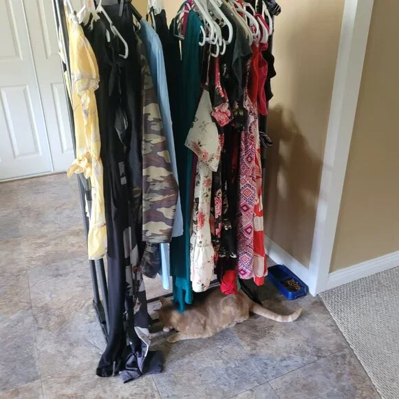 "ALOT OF CLOTHZ" - Picture 14 of 14